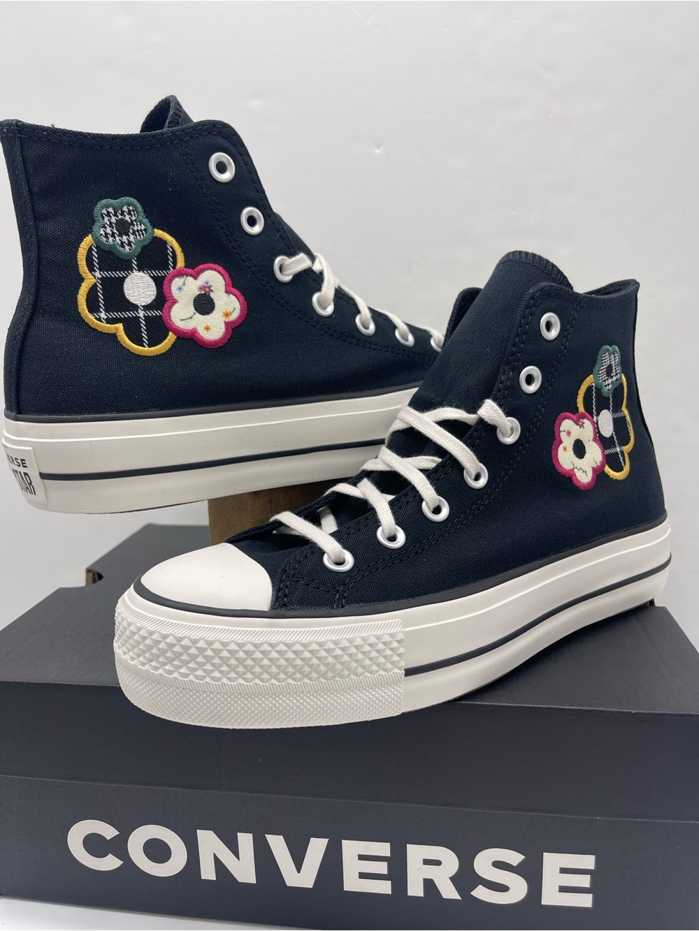 Converse A15534F
CTAS LIFT HI
BLACK/WHITE/SUNNY ANGLE Platform Sneakers - Picture 11 of 16